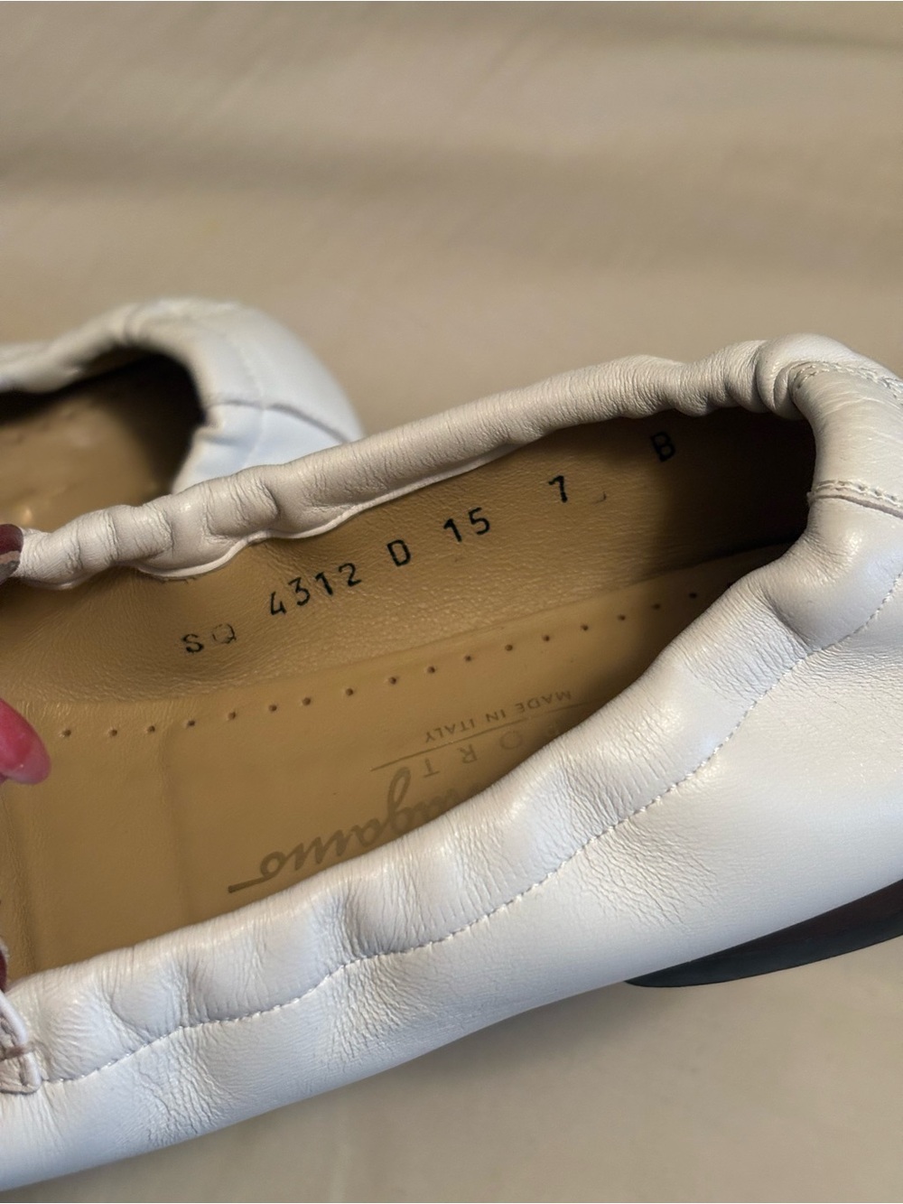 White Salvatore Ferragamo vintage 
Loafer size 7 - Picture 3 of 3